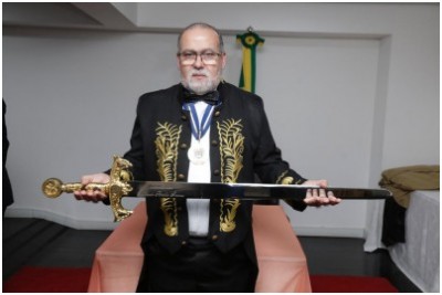 Academia Brasileira outorga Espada Templária a Márcio