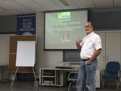 Ricardo Oliveira faz palestra sobre Técnicas de Vendas na RedePetro Pernambuco
